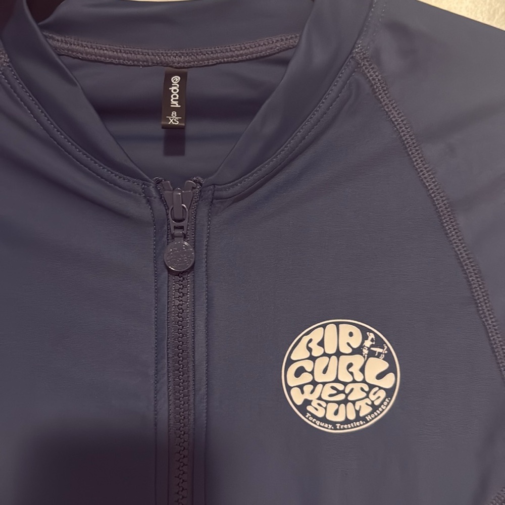 Rip Curl Zip up Rash Guard - Picture 5 of 6